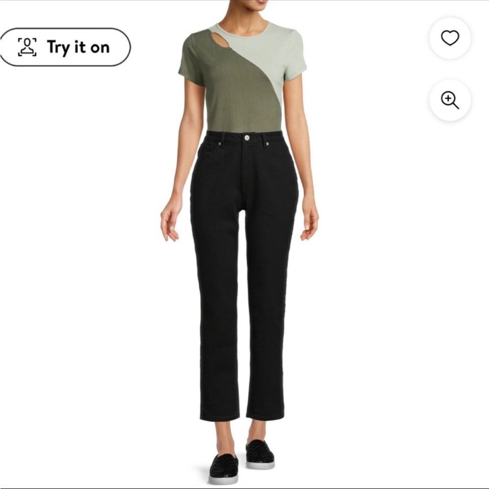 NWT No Boundaries Mom Jeans